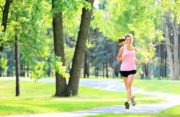 Jogging in the park for active fat burning