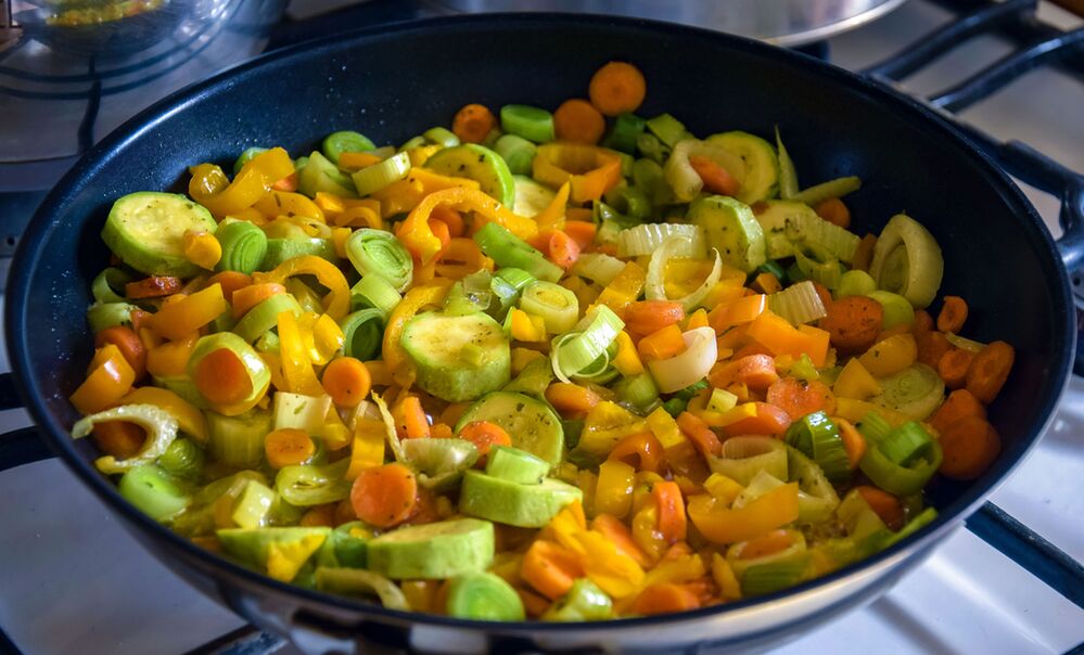 Stewed vegetables are a healthy food rich in fiber. 