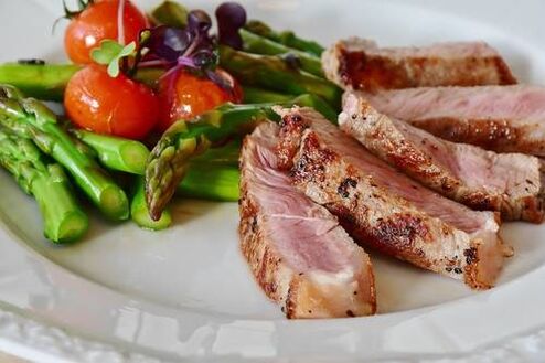 Meat and vegetables on the keto diet