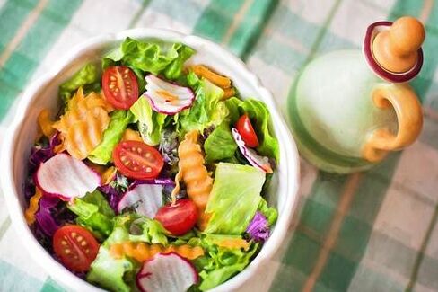 Vegetable salad on keto diet